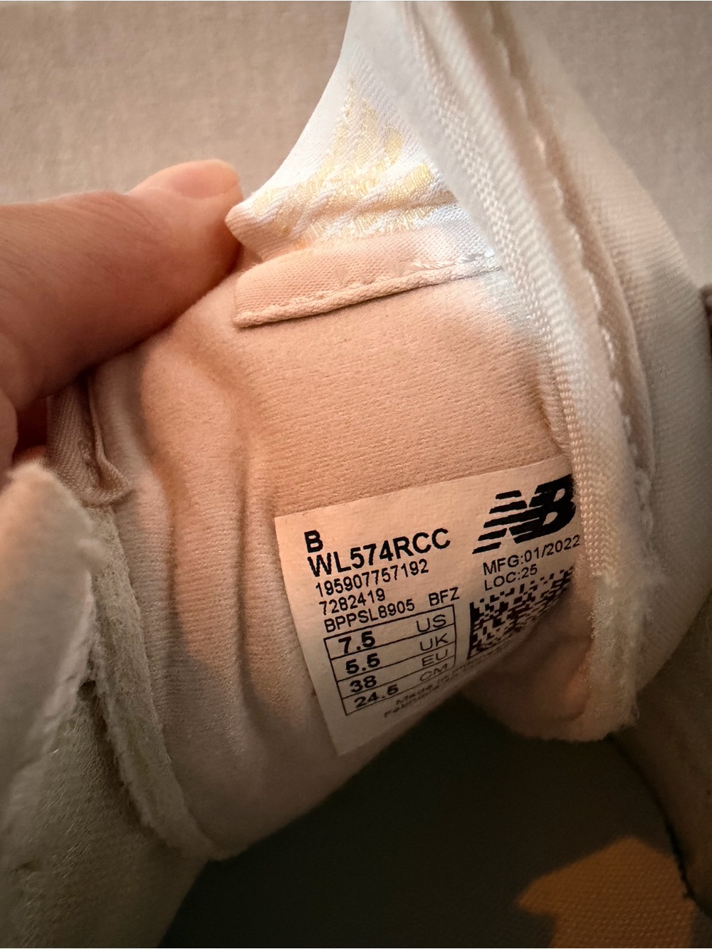 New Balance 574 Women's Sneakers - size 7.5 - Pale Blue and  Butter Yellow - Picture 7 of 9